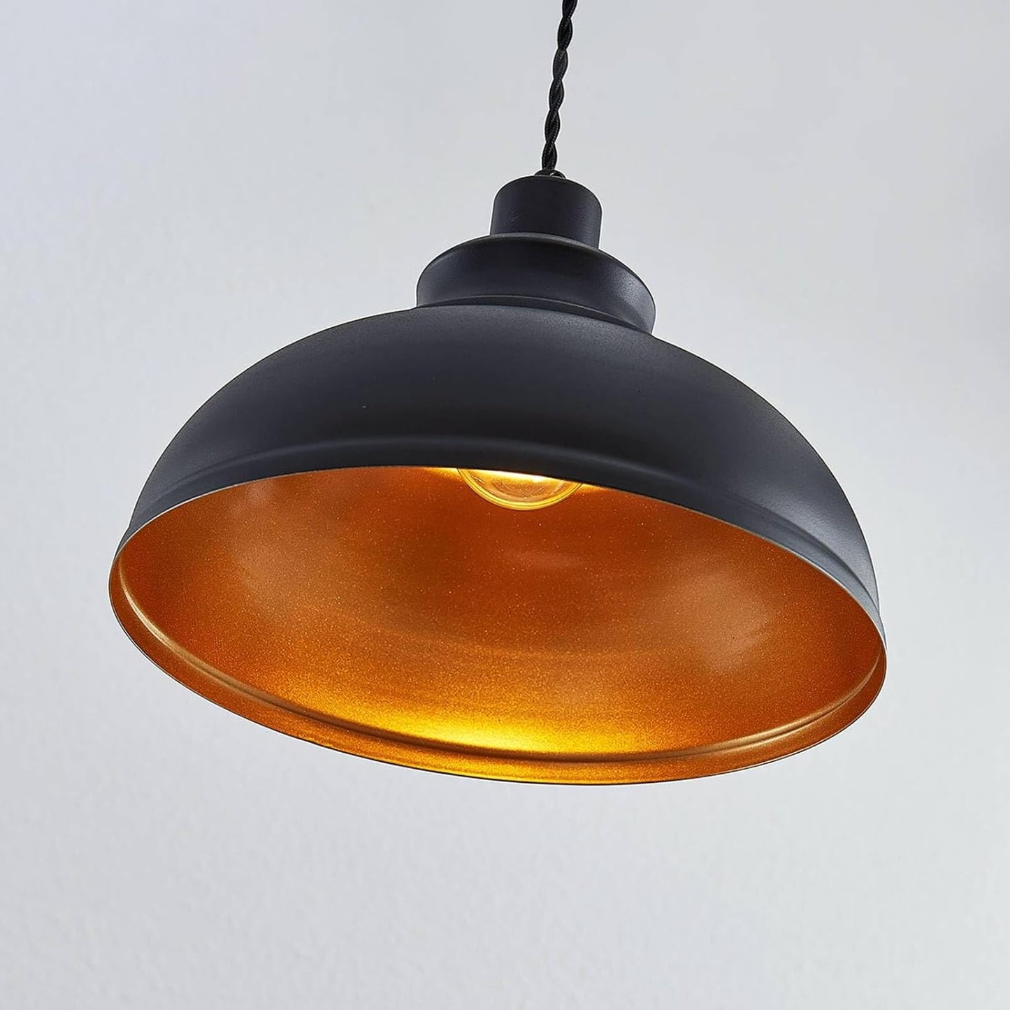 LINDBY - Élégance Dorée & Noir